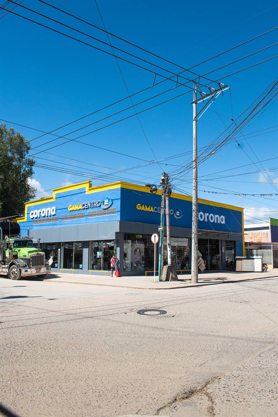 Diseño de fachada comercial para Gamacentro